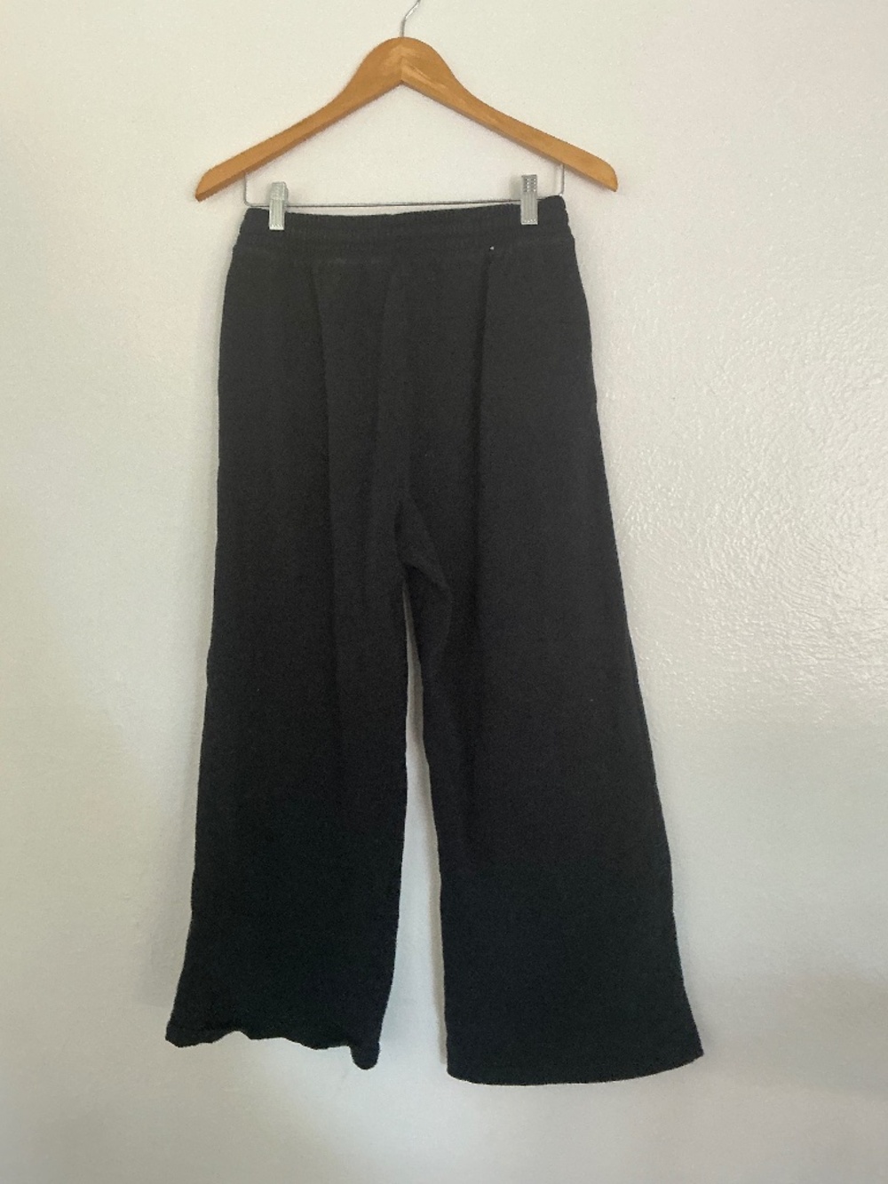 "Aeropostale Black Wide Leg Sweatpants Cropped Elastic Waist Sz S"
